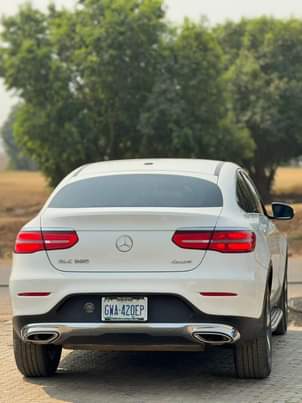 A picture of SHARPEST SUPER CLEAN BARELY DRIVEN TOKS STANDARD MERCEDES BENZ GLC300