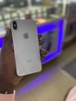 A picture of Iphone Xs max 64gbs