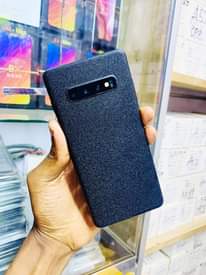 A picture of Samsung S10 Plus