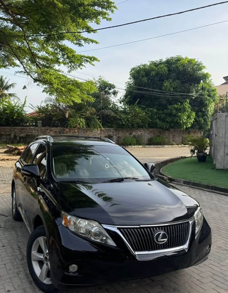 A picture of Few Months Used Lexus RX350 2010 Full Option Price 16