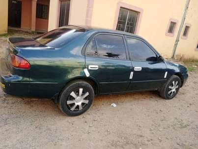 A picture of 2000 Toyota Corolla aka small but mighty 2000 model