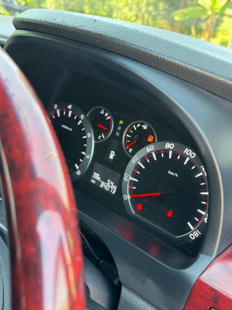A picture of Toyota alphard 38m money needed