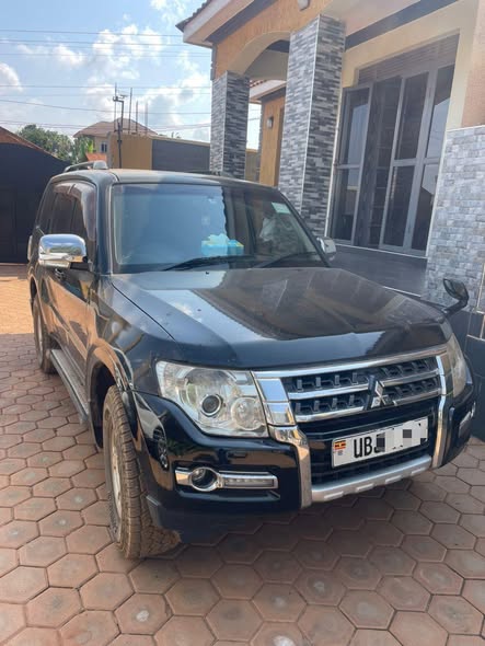 A picture of Mitsubishi pajero