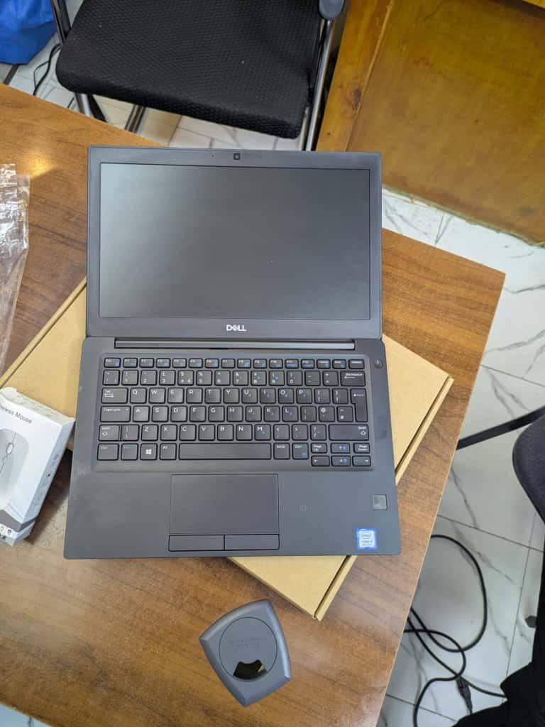 A picture of Dell laptop