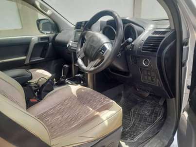 A picture of 2011 Prado landcruser Silver