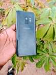 A picture of Samsung Galaxy s9 kunamuda ukipunguza mwang kinacheza kioo gb64 ram4