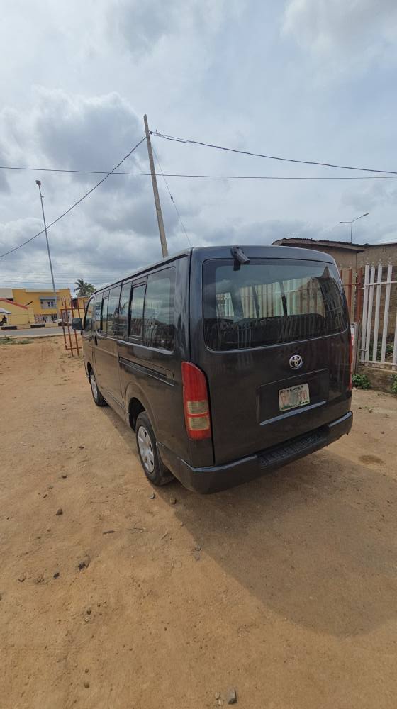 A picture of TOYOTA HIACE BUS
