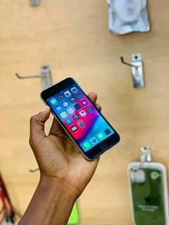 A picture of iPhone 6plain 32gb 100 bh