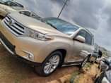 A picture of Toyota Highlander 08