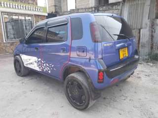 A picture of suzuki swift kazuri mnoo kakuanzia mwaka