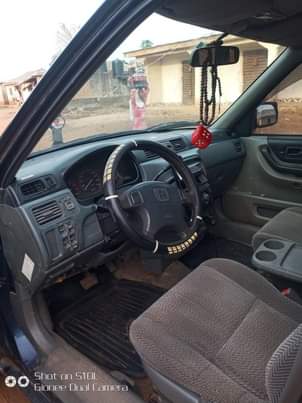 A picture of Honda cr V 2001m