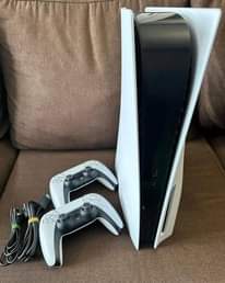 A picture of PS5 STANDARD EDITION USED FROM DUBAI