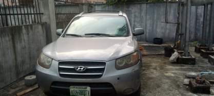 A picture of NEATLY USED HYUNDAI SANTAFE Absolutely nothing to fix Silent Engine
