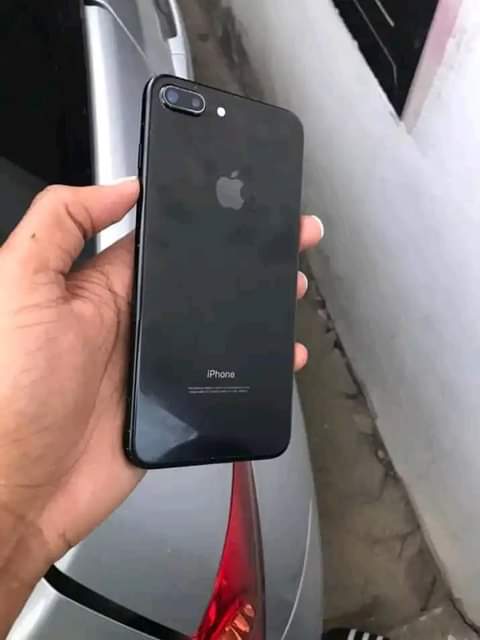 A picture of Iphone 7 plus...128gb