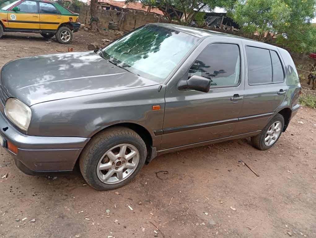 A picture of Faster fingers today deal Volkswagen golf 3 manual first body
