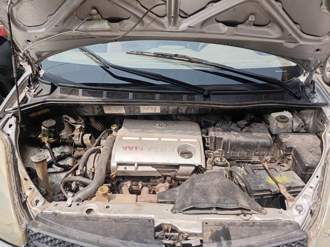 A picture of Toyota Sienna 2006 model