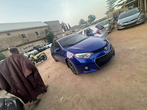 A picture of TOYOTA COROLLA 2016