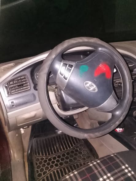 A picture of 04 Hyundai Elantra