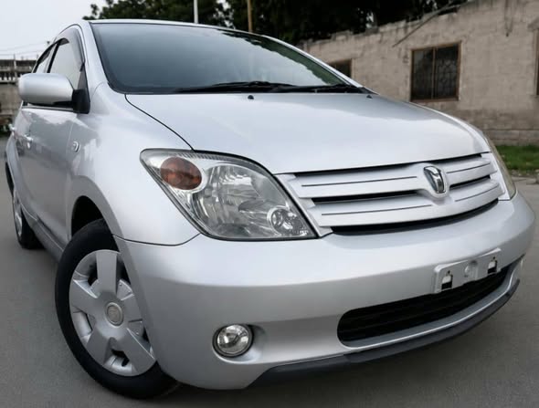 A picture of Toyota ist 0716015782