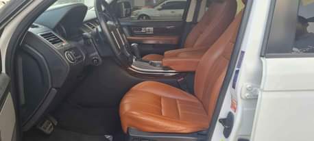 A picture of RANGE ROVER 2011 LADY DRIVEN AL TAYER MOTORS