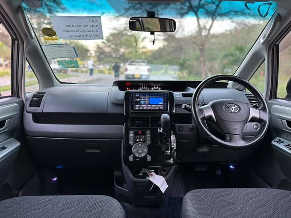 A picture of TOYOTA NOAH MPYAA