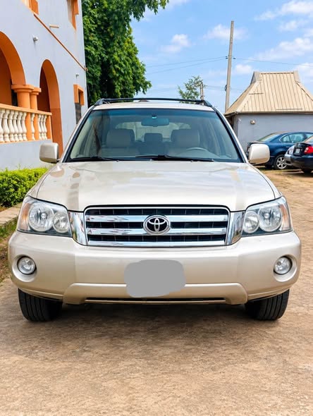 A picture of 2005 HIGHLANDER 3 SEATER ROLL