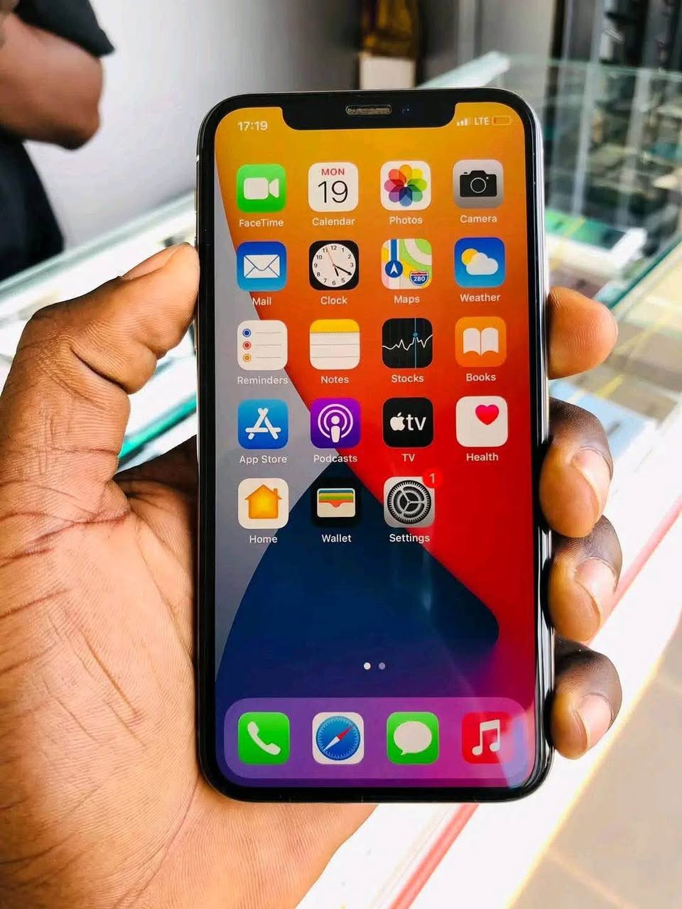 A picture of Iphone x