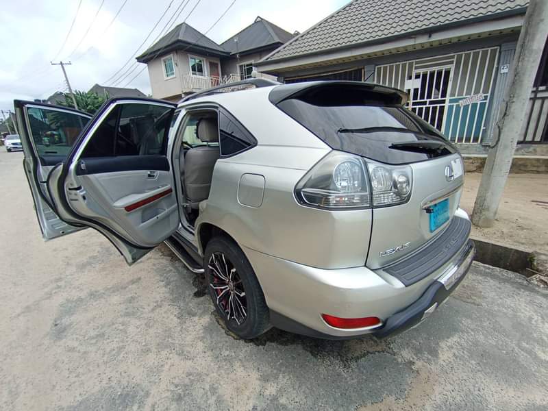 A picture of My direct deal 2005 Lexus Rx330 Belgium standard buy and