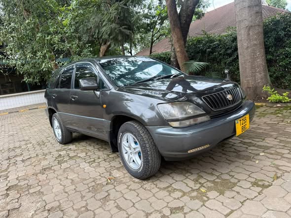A picture of TOYOTA HARRIER