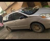A picture of Toyota sienna 06 Buy and drive