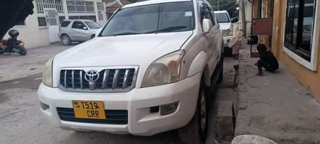 A picture of TOYOTA LAND CRUISER PRADO BEI.............18M 068220087760