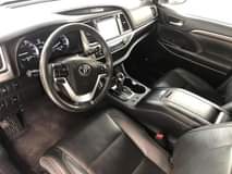 A picture of A2016 Toyota Highlander limited
