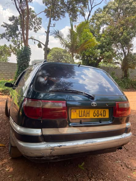 A picture of TOYOTA CALDINA