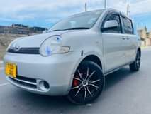 A picture of Toyota sienta