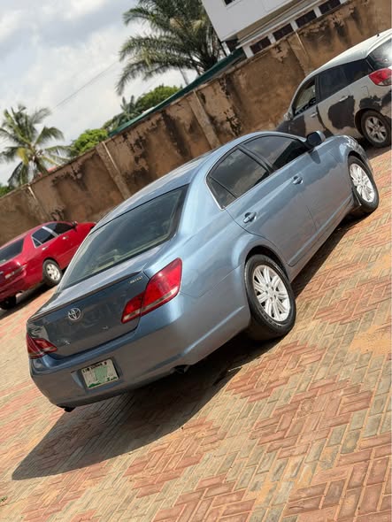 A picture of Toyota Avalon Thumbstart am the owner direct 2 9m