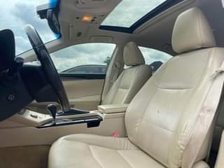 A picture of Lexus es350 2013 model