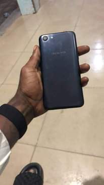 A picture of OPPO A83