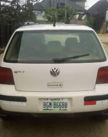 A picture of GOLF 4 FULL OPTION FIRST BODY AC GEAR PRICE 1.5M