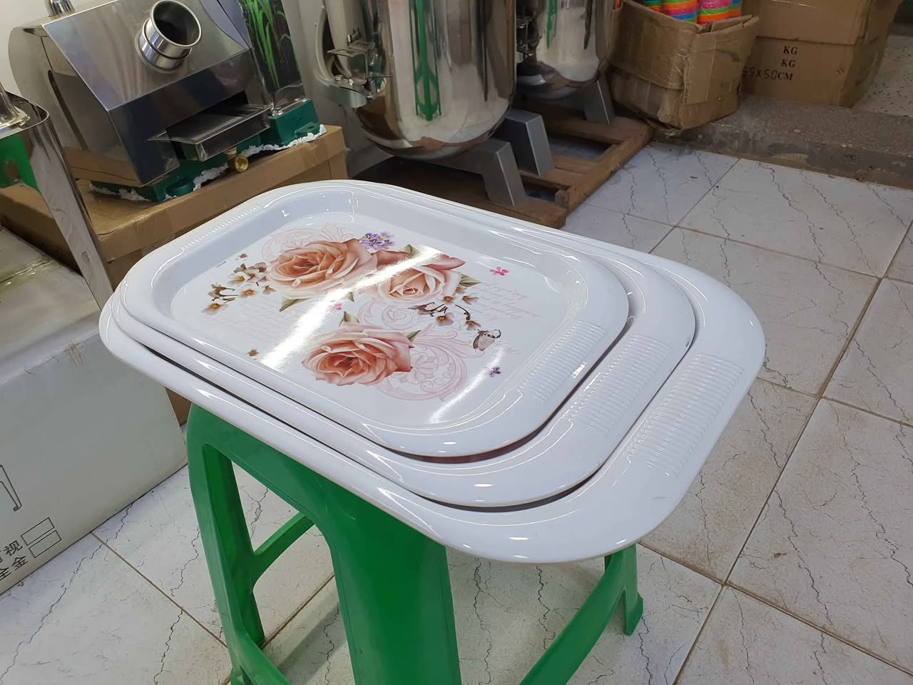 A picture of 3pcs Set of Melamine Tray For Serving Flower May Vary