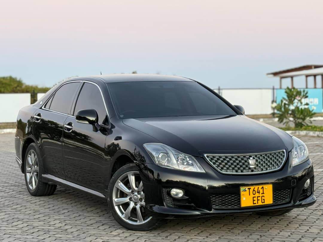 A picture of Toyota crown