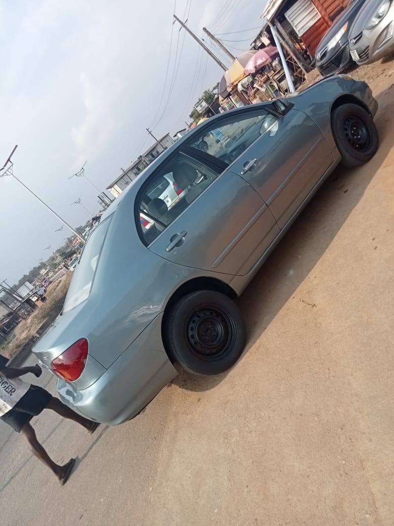 A picture of Toyota Corolla 2004