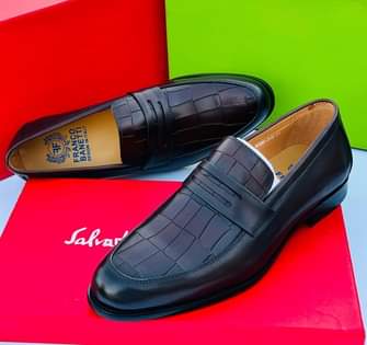 A picture of Tshs 120 000 Sizes 39 46