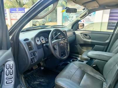 A picture of Ford Escape 2004 model Clean and neat