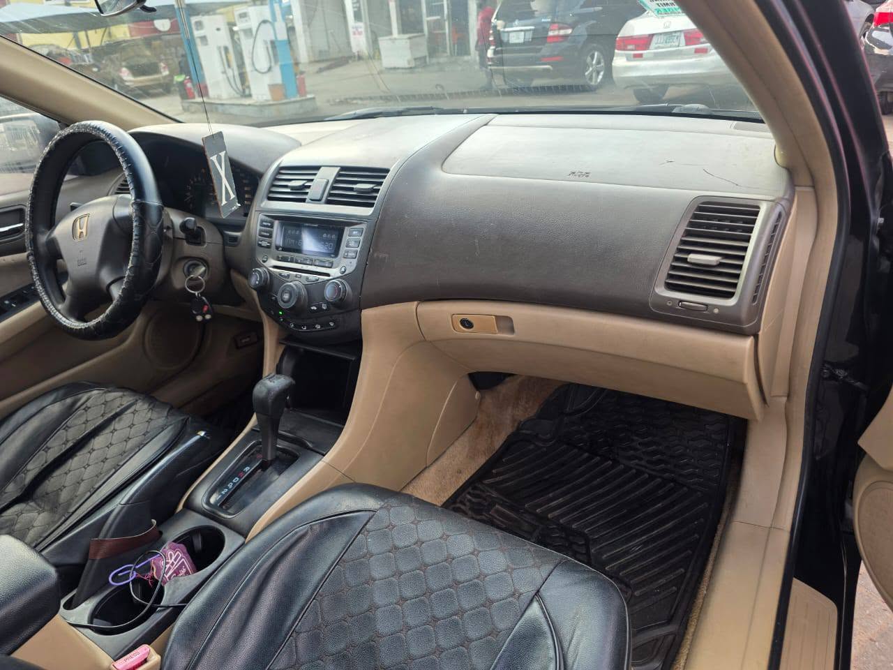 A picture of Honda Accord 07