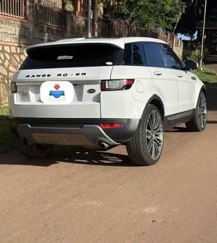 A picture of Range Rover Evoque 2015 30 000 quick sale