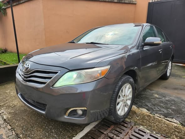 A picture of Neat Registered Toyota Camry Xle 2009 Model Full Option Moonroof