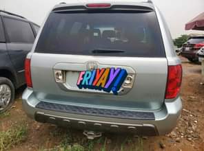 A picture of Extremely super sharp 03 Honda Pilot Sharp as seen Complete