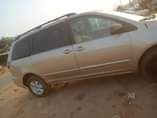 A picture of Super Distress Extremely clean 06 Toyota sienna with everything intact
