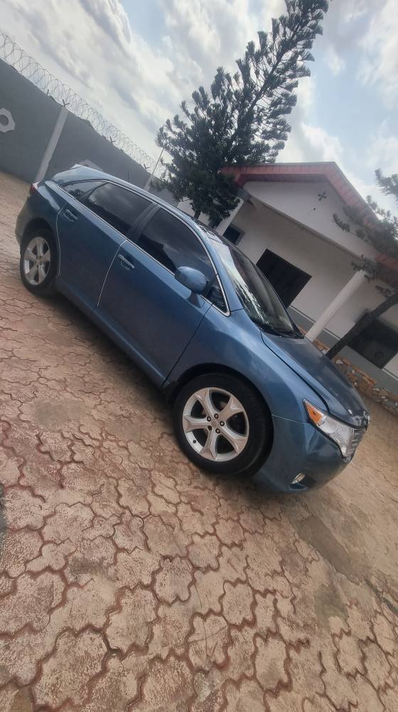A picture of 2010 registered Toyota Venza Thumbstart Panoramic roof