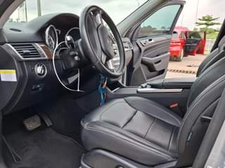 A picture of ML350 2012